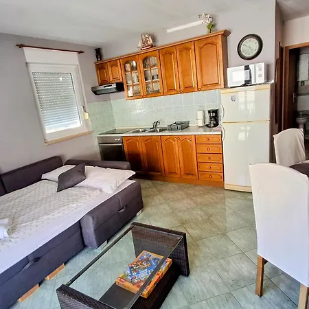 Apartman Dino *
